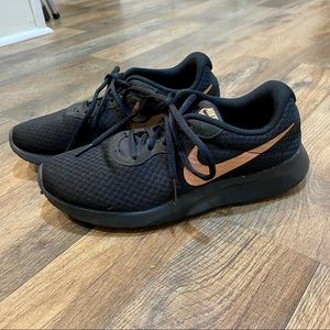 Nike Tanjun Sneakers